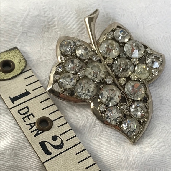 Vintage leaf brooch, glass crystals - Picture 11 of 11
